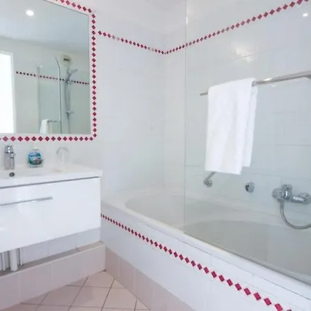 Sleeps 4 Air Con Wifi Cannes