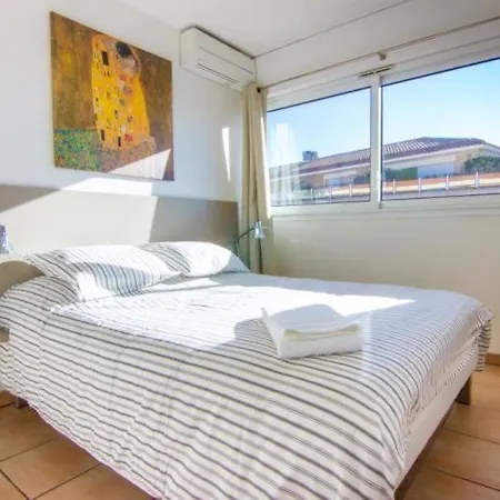Sleeps 4 Air Con Wifi Cannes